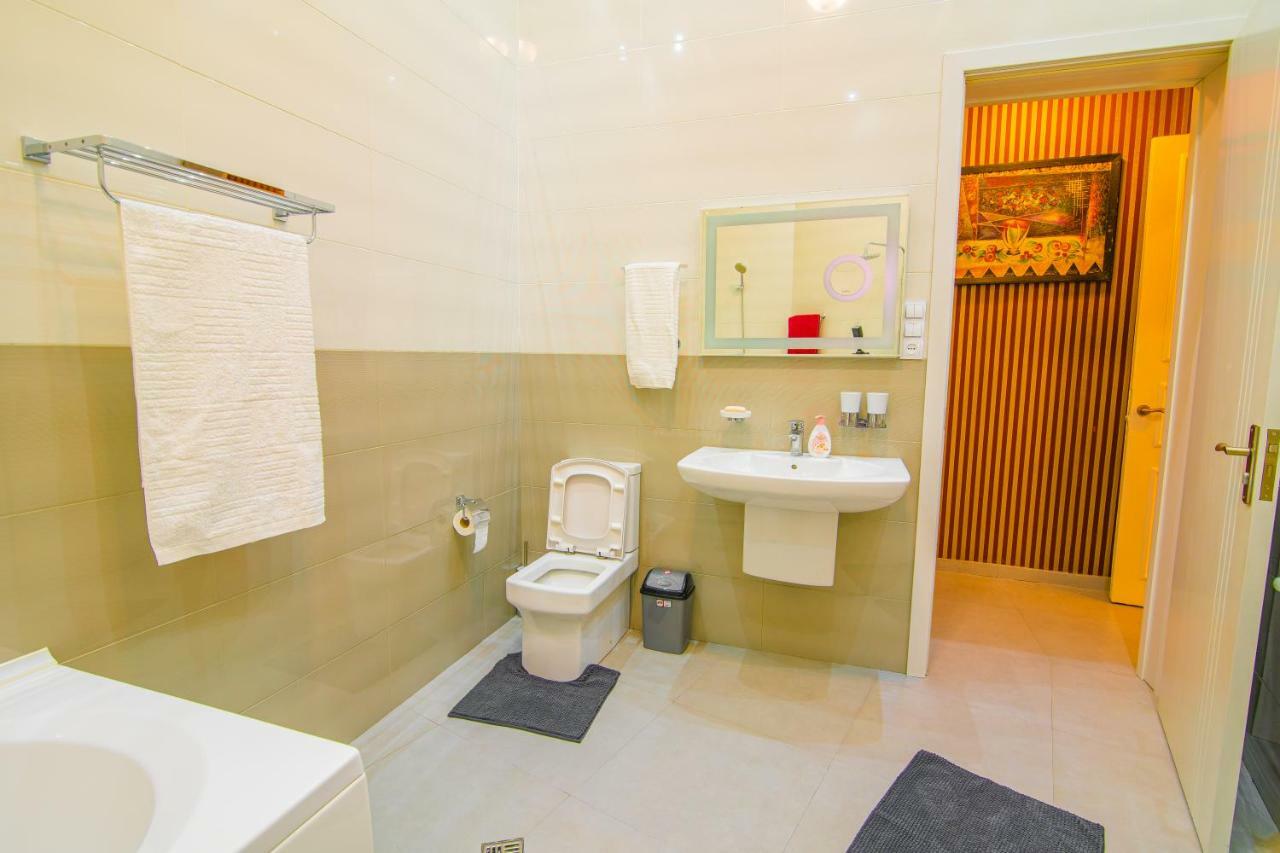 Solo Apartment In City Center Tbilisi Eksteriør billede