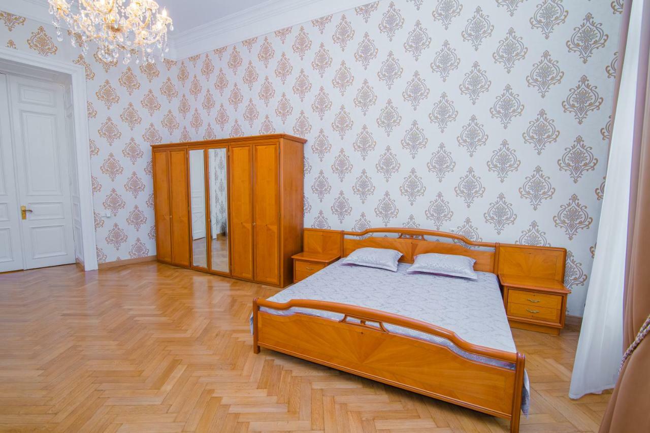 Solo Apartment In City Center Tbilisi Eksteriør billede