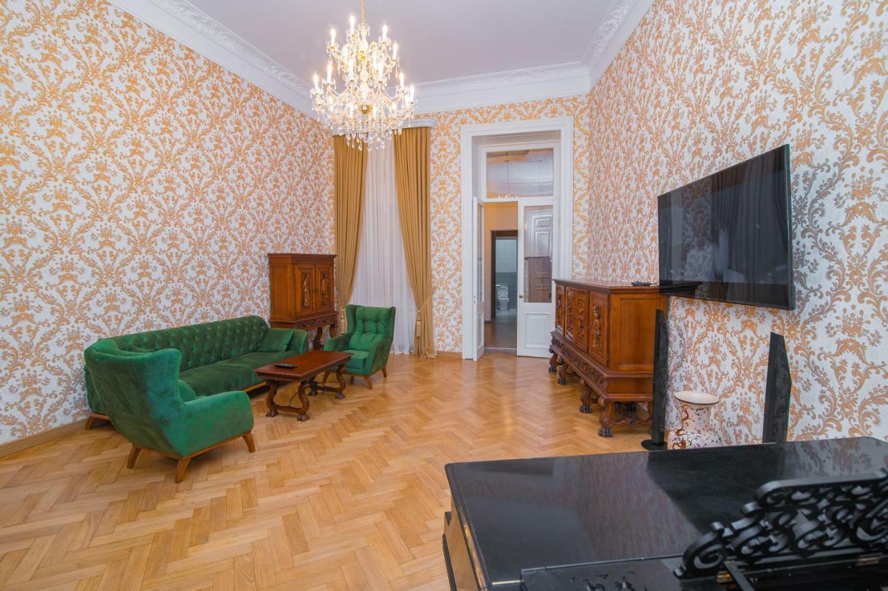 Solo Apartment In City Center Tbilisi Eksteriør billede