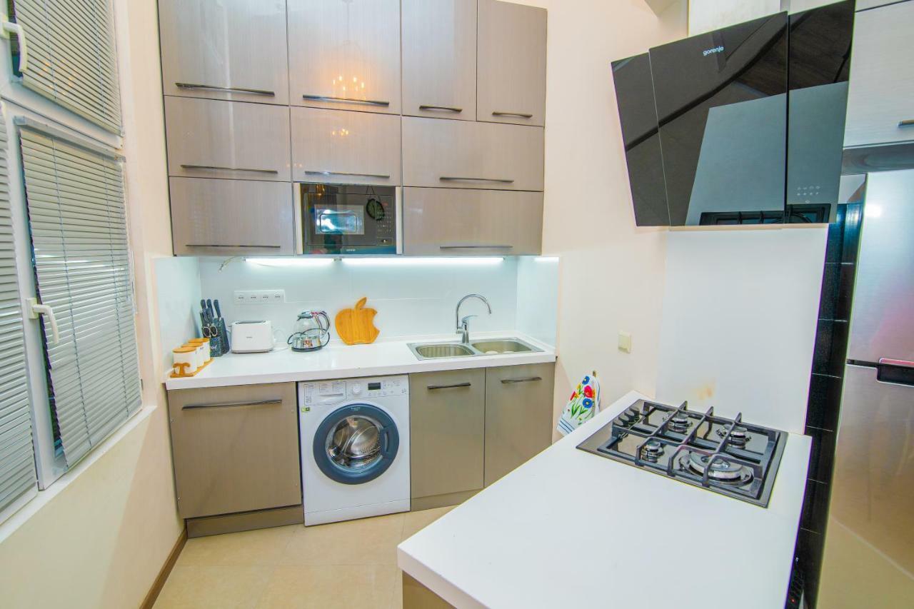 Solo Apartment In City Center Tbilisi Eksteriør billede